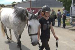 Jízda na koni a popsání pluhu. I tak může vypadat maturita