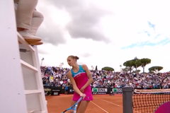 Naštvaná Plíšková po zápase rozmlátila raketu o vysokou soudcovskou židli