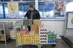 Potravinová banka Ústí nad Labem - rozdávání pomoci z Makro a Globus v Klokánku a Azylovém domě pro matky s dětmi