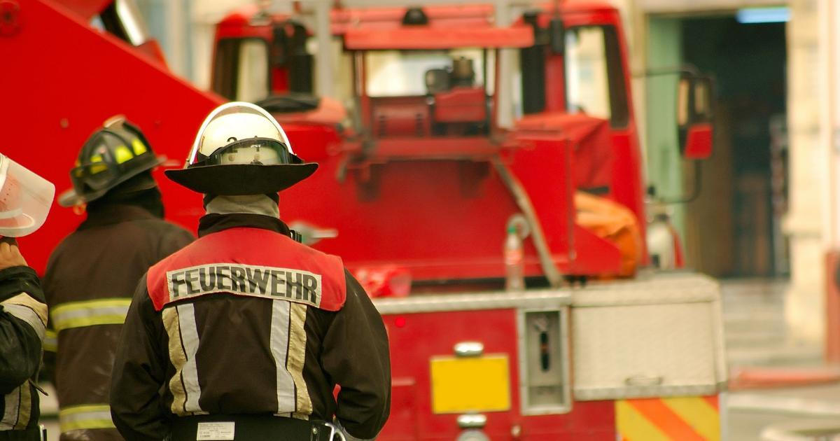 V nemocnici na severu Německa vypukl požár, vyžádal si dva mrtvé a mnoho raněných