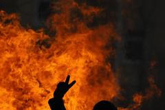 demonstrace oheň ilustrační foto NEPOUŽÍVAT do 26.06.