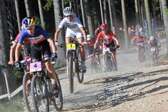 Světový pohár horských kol NMnM 2018, závod žen: Pauline Ferrandová-Prévotová (4), Jolanda Neffová (1) a Annika Langvadová (2)