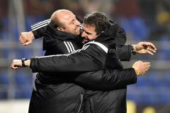 Pavel Drsek (vlevo) s bývalým koučem Dukly Jaroslavem Hynkem.