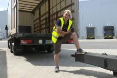 Řidička kamionu: I pneumatiku zvládne baba vyměnit, pokud má páru