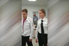 Záběry z výslechu účastníků protestu Pussy Riot během finále MS 2018 ve fotbale