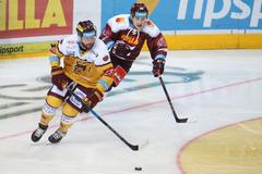 Jihlavský Petr Šidlík ujíždí Jiřímu Černochovi ze Sparty