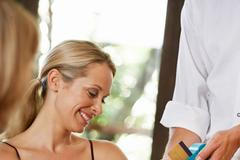 Platba, tržby - ilustrační foto