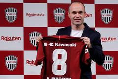 fotbal, Andrés Iniesta v Kóbe