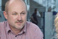 Vláda mi vadí, z poroty ale neodejdu, cena za literaturu musí zůstat nezávislá, říká Auer