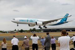 Farnborough láká na velkou leteckou přehlídku. Již tradičně zde soupeří Boeing a Airbus