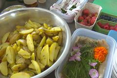 Menu z prošlého jídla a koktejly z odřezků. Podívejte se, jaký luxus jde vytvořit z odpadu