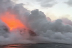 Láva z havajské sopky už teče do oceánu. Výpary zamořují vzduch