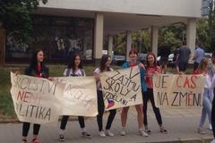 Studenti Gymnázia Jana Blahoslava v Ivančicích na podporu Danuše Minsterové.