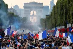 Francouzi v Paříži slaví titul mistrů světa