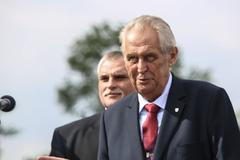Miloš Zeman na Hradě spálil červené trenýrky