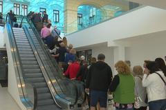 Třetí outletové centrum v Česku je otevřeno. Obchody vítají první zákazníky