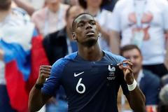 Paul Pogba slaví gól na 2:1 v zápase Francie - Austrálie na MS 2018