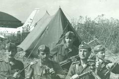 Bulharské "obrázky" z okupace Československa: Hrozby, ale i tance a hra na garmošku