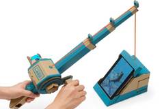 TEST: Nintendo Labo vytvoří z kartonu rybářský ráj i kapelu pro Arianu Grande