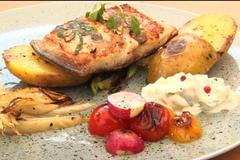 Fenykl se hodí k rybě náramně. Zkuste sumce z Chlumce se zeleninou na grilu