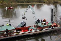 Policie - potápěči - auto