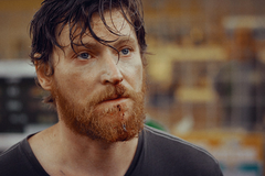 David Švehlík jako krásný alkoholik. Film Úsměvy smutných mužů přináší vzpruhu