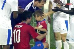 Sportovní Sociál: Škola úsměvu pro Rusy a Rosický junior dává svůj první velký gól