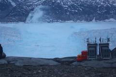 Lámání obřího ledovce. Ohromující podívanou zachytili vědci v Grónsku