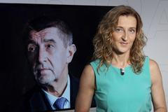 Babišova otočka. Podívejte se, kolikrát premiér odmítl komunisty, než skončil v jejich náručí