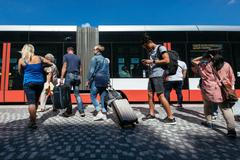 ilustrační fotografie, tramvaj, doprava ve městě, město, doprava, lidé, Praha, 2017