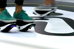 Jak se jezdí na elektrických bruslích? Novinku od Segwaye testují návštěvníci na IFA