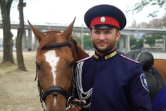 Samozvaní kozáci dohlédnou na fotbalové fanoušky. Biče prý nechají doma