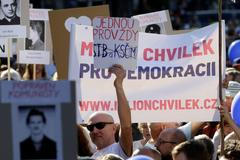 Demonstrace proti Babišovi na Václavském náměstí 5. června 2018, pořádal Milion chvilek pro demokracii