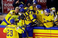 MS 2018, finále Švédsko-Švýcarsko: Mika Zibanejad slaví druhý gól Švédů.