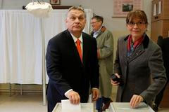 Viktor Orbán a jeho žena Aniko Lévaiová volí, 2018