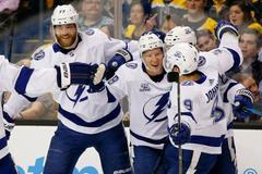 hokej, NHL 2017/2018, Boston - Tampa, Ondřej Palát (číslo 18) slaví gól