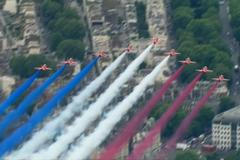 Britské královské letectvo slaví sto let. Sledujte přelet Buckinghamu