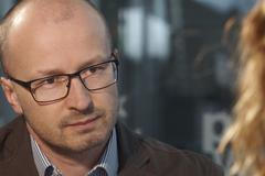 Homosexuální věřící jsou v izolaci, církev politikaří a jeví se jako ideologie, říká bývalý kněz