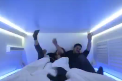 Míříte do Amsterdamu? Vyzkoušejte ubytování ve futuristických hubech