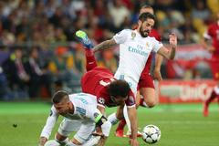 fotbal, Liga mistrů 2017/2018, Real Madrid - Liverpool, Sergio Ramos a Mohamed Salah