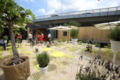 Foto: V centru Prahy vyrostl market z kontejnerů. Kavárny, bistra a obchody nevydrží dlouho