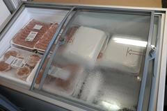 Nelegální sklad zkažené jídlo maso