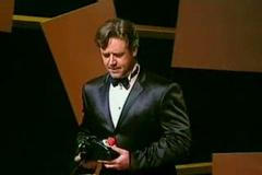 Russell Crowe už telefonem po recepčních nehází