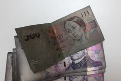 Povedlo se vám vyprat bankovky a nevíte, co s nimi? Povídejte se na videonávod