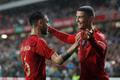 fotbal, příprava na MS 2018, Portugalsko - Alžírsko, Bruno Fernandes a Cristiano Ronaldo