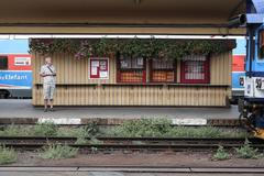 Fotky: Legendární kiosek na Smíchovském nádraží končí. Spolu s ním i další podniky