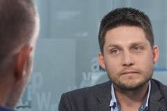 Asteroidy nás mohou vymazat z mapy, odkloníme je supersilnými lasery, říká Schmidt