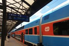 Vlak, železnice - ilustrační foto