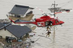 Ničivé záplavy na západě Japonska zabily nejméně 100 lidí