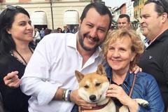 Matteo Salvini se svými příznivci.